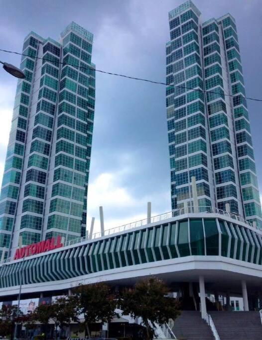 Maritime Suite Duplex Penang- Pemandangan Laut Georgetown Luaran gambar